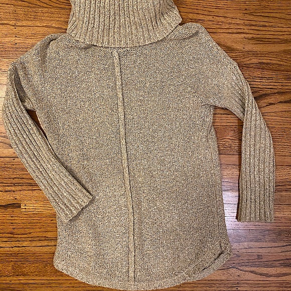 JANA oatmeal/tan tunic length turtleneck sweater -size XSmall - Picture 1 of 1